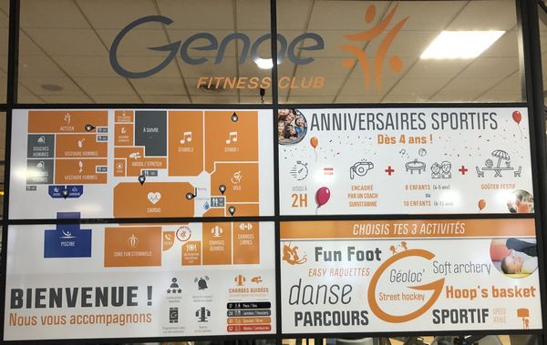 pose d'enseigne vinyle sur vitrine