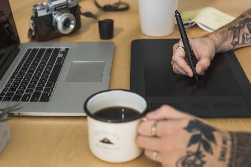Service de conception graphique Lyon, PAO support communication